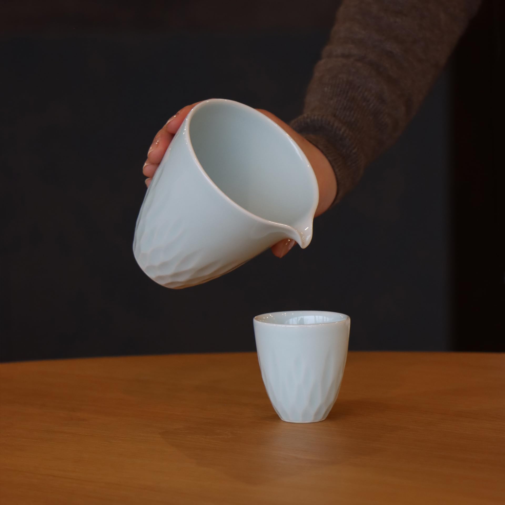 Amazon | 有田焼 お猪口 盃 おちょこ 50cc 青白磁 花彫 おしゃれ